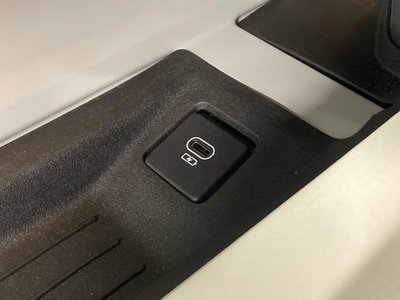 2023 LAND Rover DEFENDER thumbnail 58