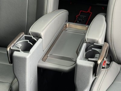 صورة 49 لـ 2026 Toyota ALPHARD