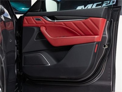 2020 Maserati LEVANTE — миниатюра 9