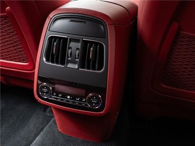 2020 Maserati LEVANTE — миниатюра 25