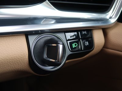 2017 Porsche PANAMERA — миниатюра 8