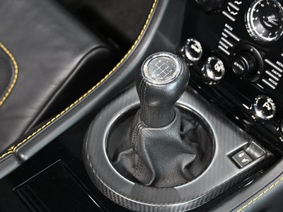 صورة 27 لـ 2015 Aston Martin V8 VANTAGE ROADSTER