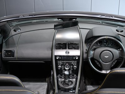صورة 20 لـ 2015 Aston Martin V8 VANTAGE ROADSTER