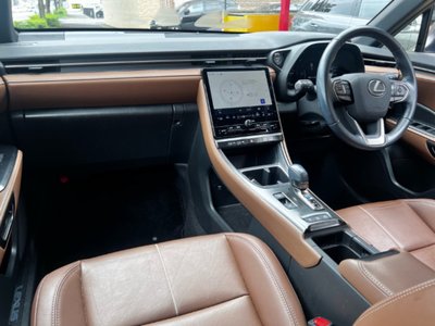 2024 Lexus LBX thumbnail 19