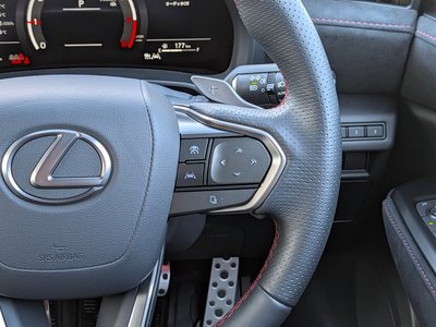 2025 Lexus LBX — миниатюра 25