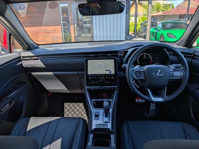 2025 Lexus LBX — миниатюра 6