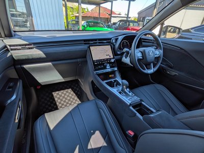 2025 Lexus LBX — миниатюра 16