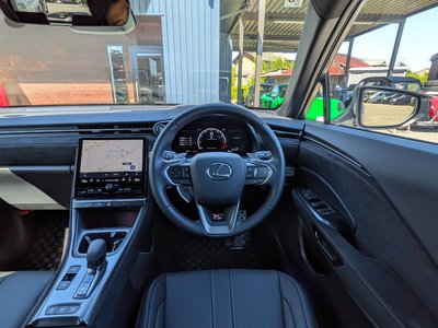 2025 Lexus LBX — миниатюра 17