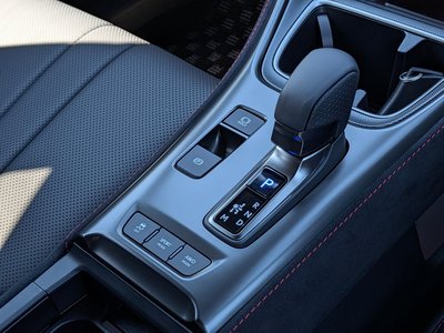 2025 Lexus LBX — миниатюра 29