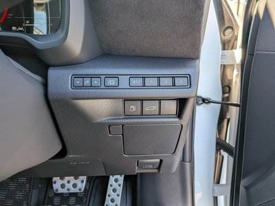 2025 Lexus LBX — миниатюра 27