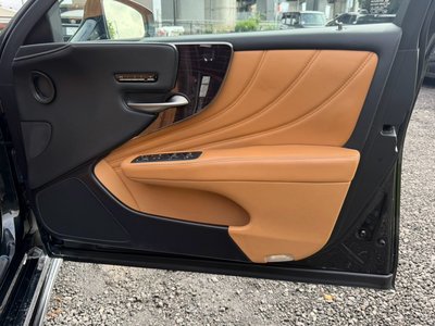 2021 Lexus LS thumbnail 34