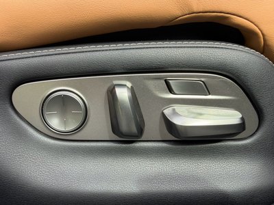 2021 Lexus LS thumbnail 38