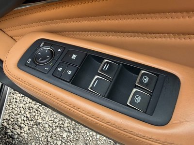 2021 Lexus LS thumbnail 35