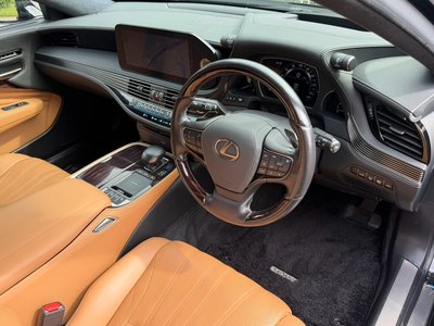 2021 Lexus LS photo 2