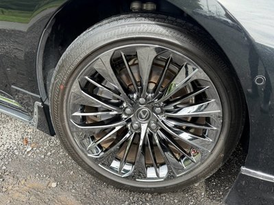 2021 Lexus LS thumbnail 18