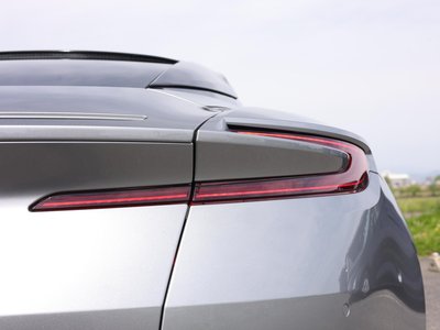 صورة 8 لـ 2024 Aston Martin DB12