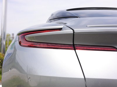 صورة 40 لـ 2024 Aston Martin DB12