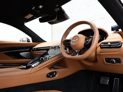 صورة 59 لـ 2024 Aston Martin DB12