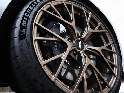 صورة 9 لـ 2024 Aston Martin DB12