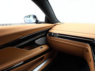 صورة 77 لـ 2024 Aston Martin DB12
