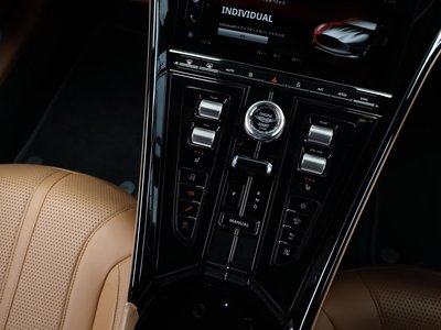صورة 74 لـ 2024 Aston Martin DB12