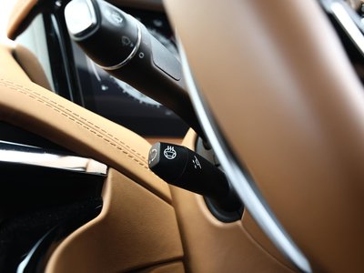 صورة 65 لـ 2024 Aston Martin DB12