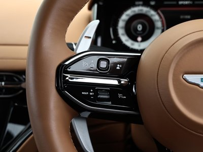 صورة 63 لـ 2024 Aston Martin DB12