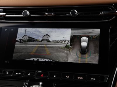 صورة 73 لـ 2024 Aston Martin DB12