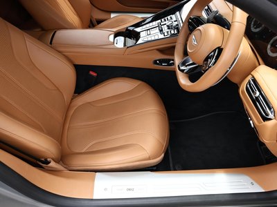 صورة 48 لـ 2024 Aston Martin DB12
