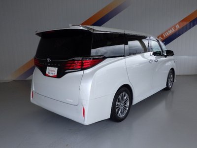 2023 Toyota ALPHARD — фото 3