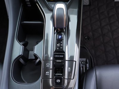 2024 Toyota CROWN SPORT photo 25