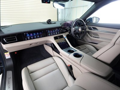 2026 Porsche TAYCAN photo 15