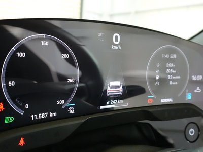 2026 Porsche TAYCAN thumbnail 53
