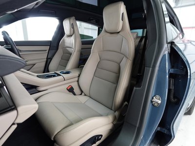 2026 Porsche TAYCAN photo 16