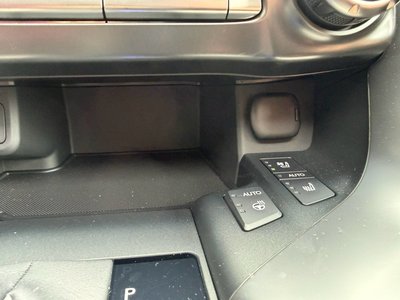 2025 Lexus LX thumbnail 38