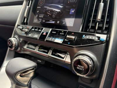 2025 Lexus LX thumbnail 36