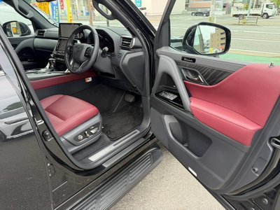 2025 Lexus LX thumbnail 23