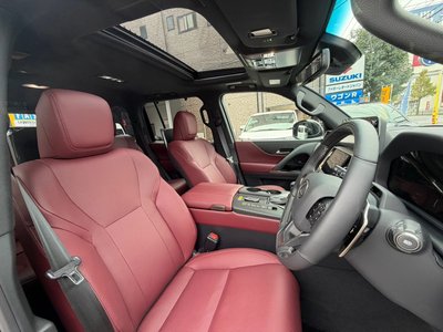 2025 Lexus LX thumbnail 25