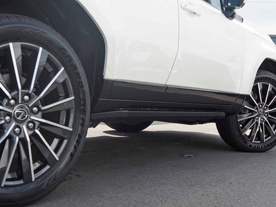 2025 Lexus GX thumbnail 19