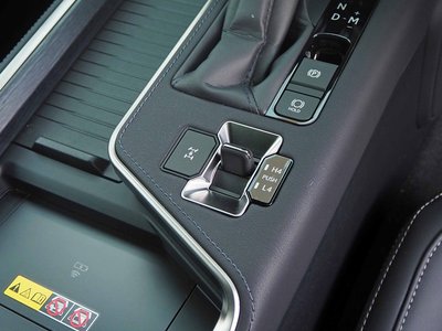 2025 Lexus GX thumbnail 40