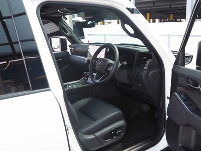 2025 Lexus GX thumbnail 28