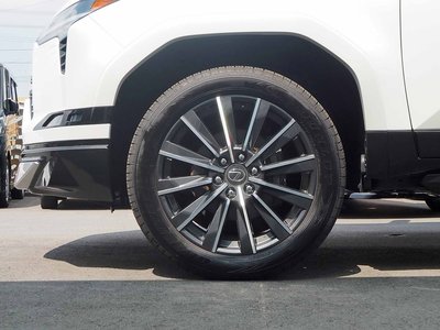 2025 Lexus GX thumbnail 24