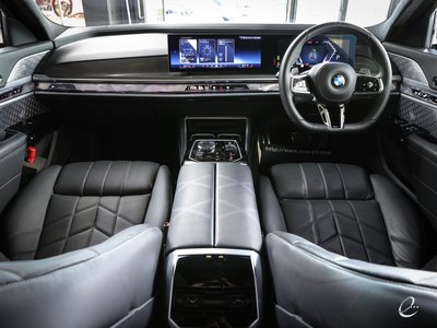 2023 BMW 7 SERIES photo 3