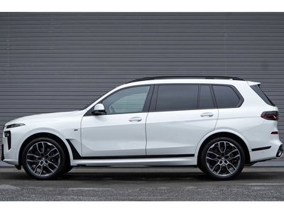 2025 BMW X7 photo 10