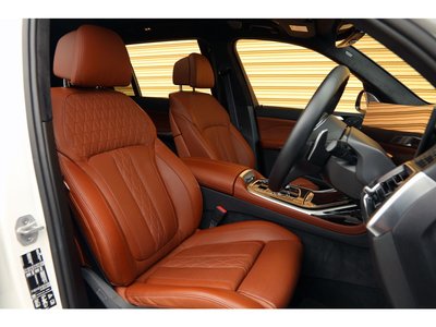 2025 BMW X7 thumbnail 24