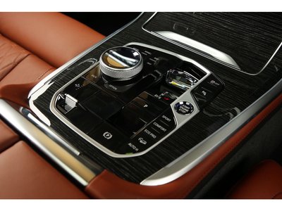 2025 BMW X7 thumbnail 36