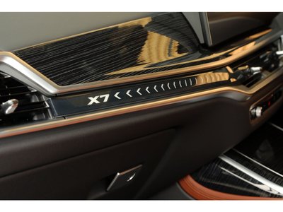 2025 BMW X7 thumbnail 30
