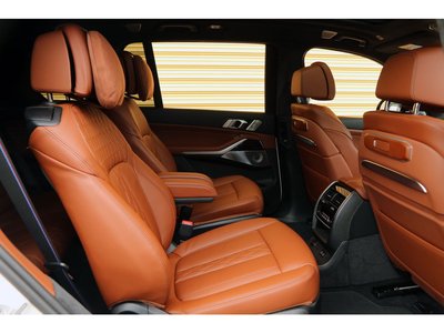 2025 BMW X7 thumbnail 25
