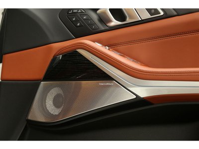 2025 BMW X7 thumbnail 32