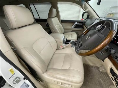 صورة مصغرة 10 لـ 2018 Toyota LAND CRUISER 200